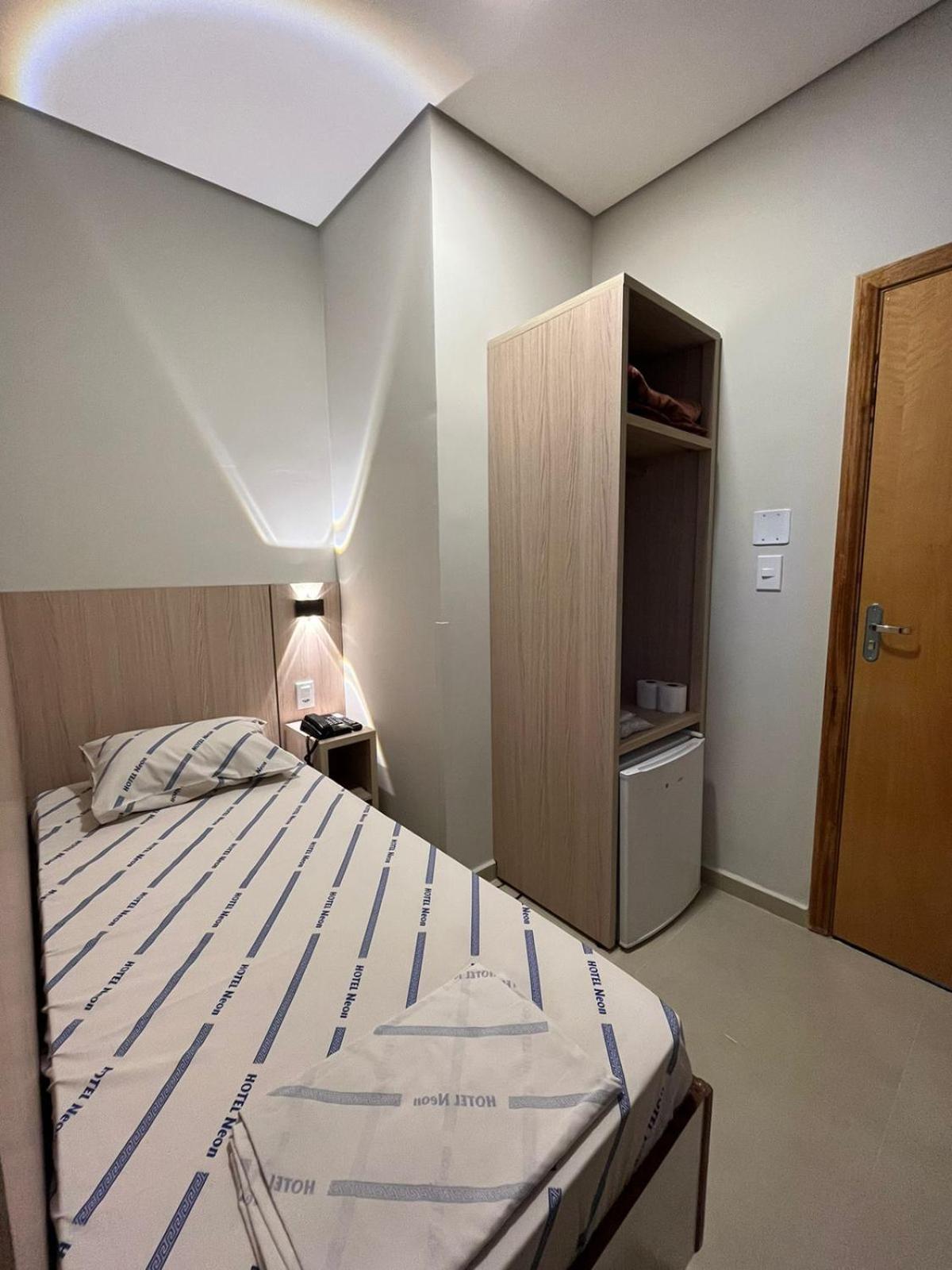 Hotel Neon - Proximo A 25 De Marco, Bom Retiro E Bras, A 2Min Do Mirante Sampa Sky E Pista De Skate Anhangabau Сан-Пауло Экстерьер фото