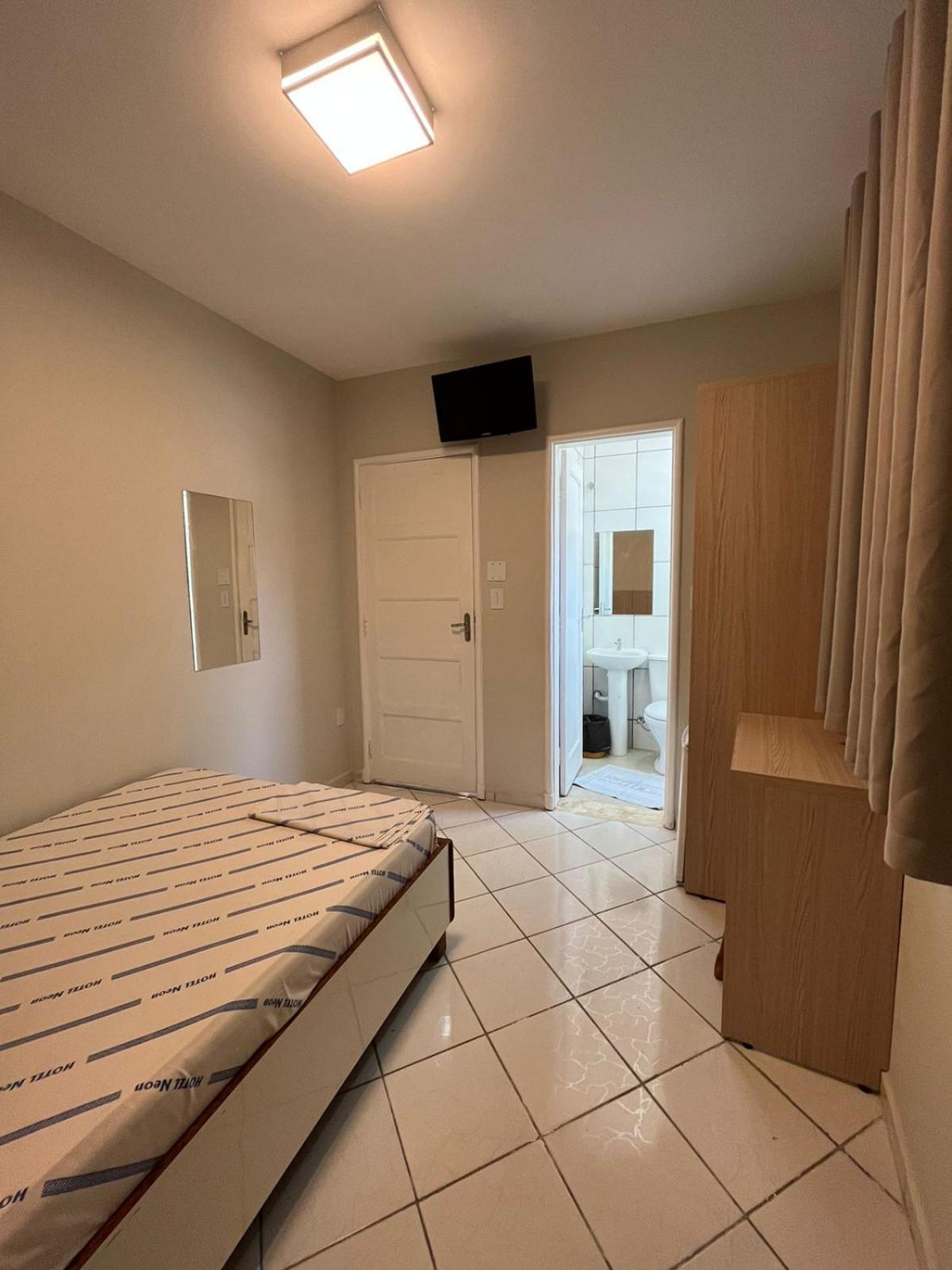 Hotel Neon - Proximo A 25 De Marco, Bom Retiro E Bras, A 2Min Do Mirante Sampa Sky E Pista De Skate Anhangabau Сан-Пауло Экстерьер фото