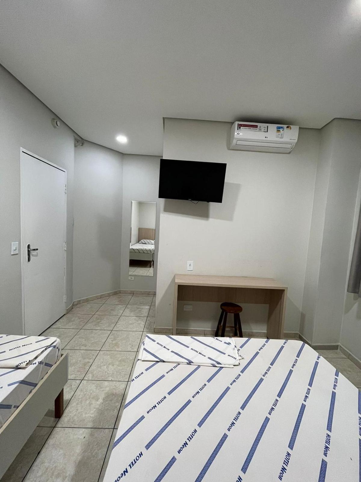 Hotel Neon - Proximo A 25 De Marco, Bom Retiro E Bras, A 2Min Do Mirante Sampa Sky E Pista De Skate Anhangabau Сан-Пауло Экстерьер фото