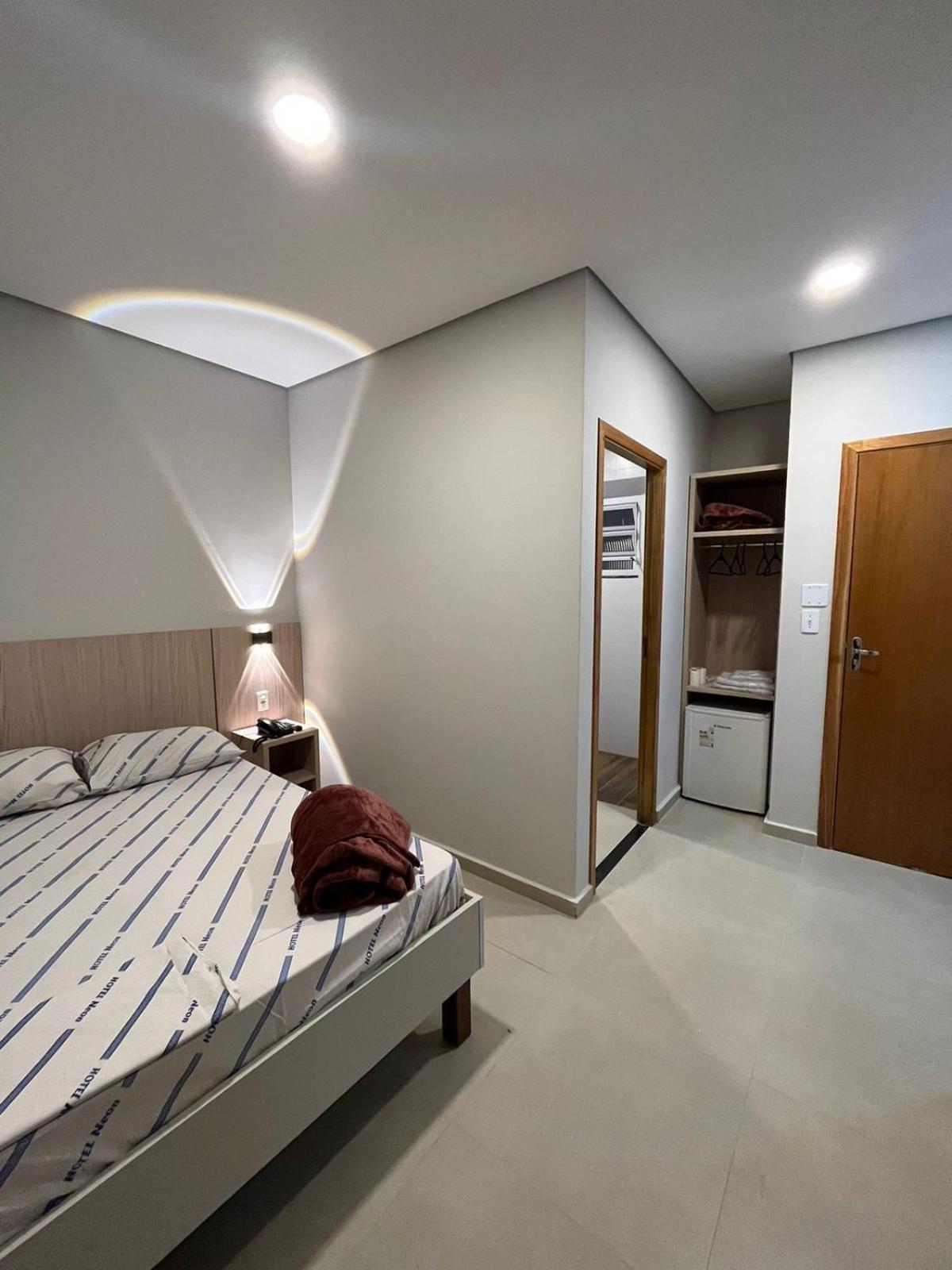 Hotel Neon - Proximo A 25 De Marco, Bom Retiro E Bras, A 2Min Do Mirante Sampa Sky E Pista De Skate Anhangabau Сан-Пауло Экстерьер фото