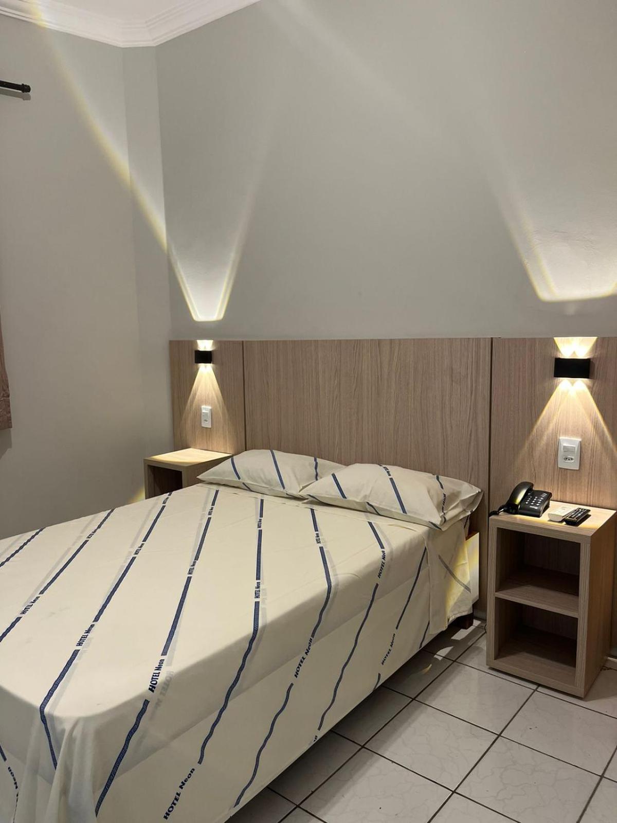 Hotel Neon - Proximo A 25 De Marco, Bom Retiro E Bras, A 2Min Do Mirante Sampa Sky E Pista De Skate Anhangabau Сан-Пауло Экстерьер фото